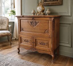 Vintage dubový barový kabinet v štýle Louis XV